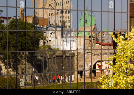 Reflet de la Porte Kent, l'une des entrées de la vieille ville fortifiée de Québec, Québec, Canada. Banque D'Images