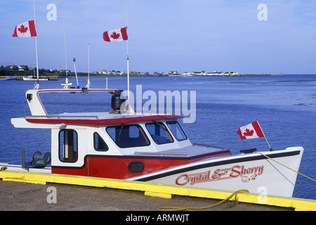 Bateau de pêche au homard avec jour voyage de Rustico Harbour, Prince Edward Island, Canada. Banque D'Images