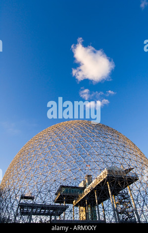 Un dôme géodésique de la Biosphère de Montréal construit à l'origine pavillon US à l'Expo 67, Montréal, Québec, Canada. Banque D'Images