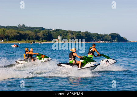 Jet skieurs sur le lac Ontario, Toronto, Ontario, Canada Banque D'Images