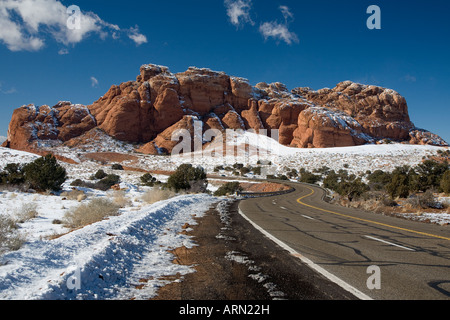 L'hiver la neige a couvert les antilopes passent près de Page en Arizona Banque D'Images