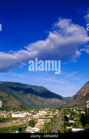 Keremeos, de l'Okanagan en matinée à la recherche jusqu'à l'ouest de la vallée de la rivière Similkameen, British Columbia, Canada. Banque D'Images