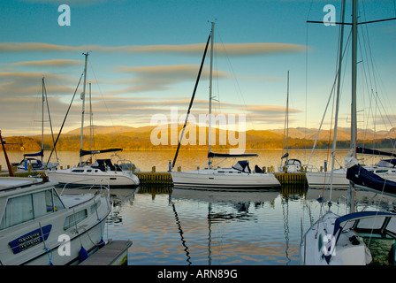 Bois faible Marina, le lac Windermere, près de Ambleside, Parc National de Lake District, Cumbria, Angleterre, Royaume-Uni Banque D'Images