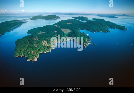 Gulf Islands, antenne de l'Île Pender, Mayne, Saturna en haut à gauche en haut au centre, British Columbia, Canada. Banque D'Images