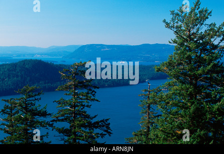 Gulf Islands, l'île Saturna, vue depuis le mont Warburton Pike to islands, British Columbia, Canada. Banque D'Images