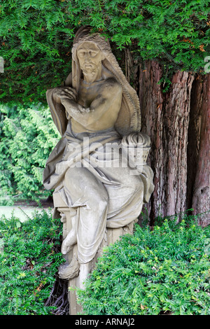 Une statue dans le parc de la Residenz construit 1720 à 1744 par Balthasar Neumann, Wurtzbourg, Bavière, Allemagne Banque D'Images