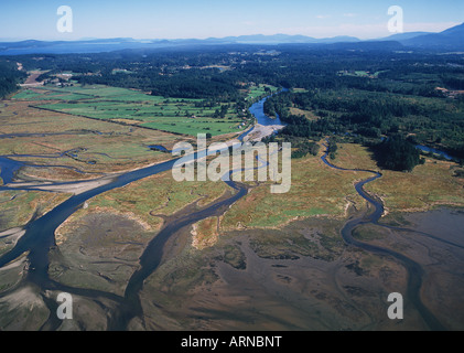 Vue aérienne de l'estuaire de la rivière Nanaimo, île de Vancouver, Colombie-Britannique, Canada. Banque D'Images