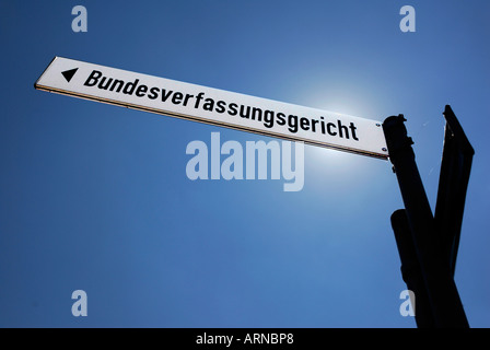 Direction de la Cour constitutionnelle fédérale d'Allemagne, Karlsruhe, Bade-Wurtemberg, Allemagne Banque D'Images