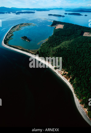 Sidney Spit Marine Park - Lagoon - vue aérienne, l'île de Vancouver, Colombie-Britannique, Canada. Banque D'Images