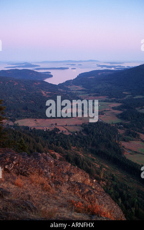 Vue du haut du Mont Maxwell, Salt Spring Island, British Columbia, Canada. Banque D'Images