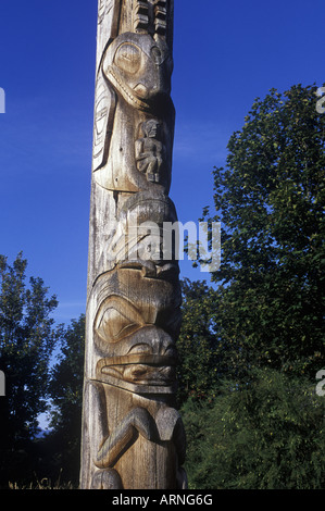 Mâts totémiques sur le terrain de l'Université de British Columbia Museum of Anthropology, British Columbia, Canada. Banque D'Images