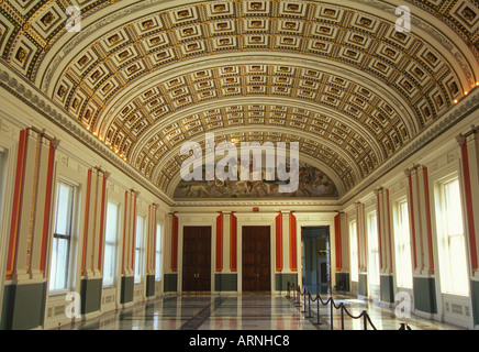 Bibliothèque du bâtiment du Congrès, Washington DC. Hall intérieur au plafond orné du bâtiment Thomas Jefferson. Banque D'Images