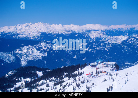 Au sommet de la rotonde de Whistler avec Coast montagnes en arrière-plan, Whistler, British Columbia, Canada. Banque D'Images