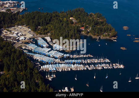 Canoe Cove Marina par antenne, près de Sidney, île de Vancouver, Colombie-Britannique, Canada. Banque D'Images