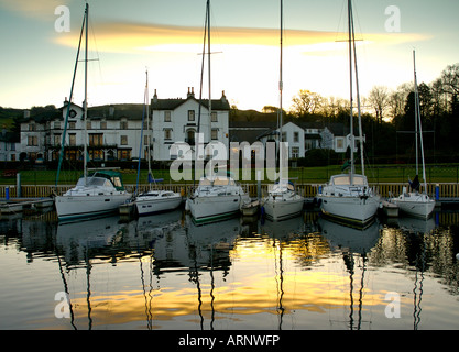 Low Wood Hotel and Marina, le lac Windermere, près de Ambleside, Parc National de Lake District, Cumbria, Angleterre, Royaume-Uni Banque D'Images