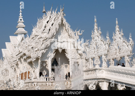 Un nouveau temple bouddhique Wat Rong Khun Chiang Rai dans le Nord de la Thaïlande Banque D'Images