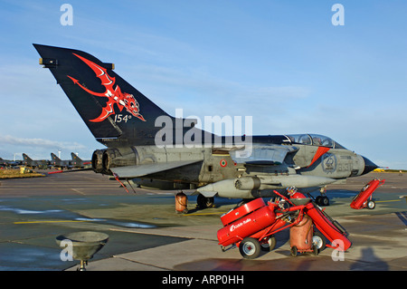 Lits jumeaux militaire italien Deux chasseurs-bombardiers bimoteurs siège Banque D'Images