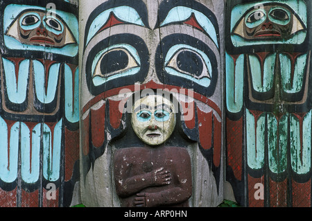 USA, Alaska, Totem Totem Bight à partir de détails State Historical Park à Ketchikan Banque D'Images