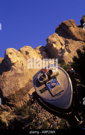 USA, Dakota du Sud, Mt. Rushmore, viewscope en premier plan du monument. Banque D'Images