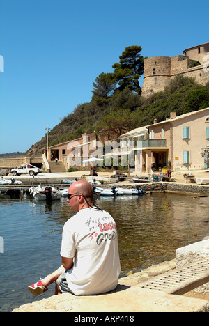 L'homme à la mer sur le Port Cros en Méditerranée Banque D'Images