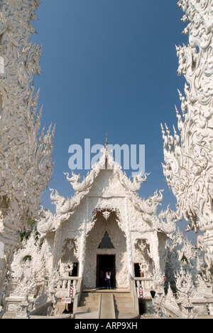 Un nouveau temple bouddhique Wat Rong Khun Chiang Rai dans le Nord de la Thaïlande Banque D'Images