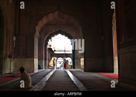 À l'intérieur de la mosquée Jama Masjid, Old Delhi, Inde Banque D'Images