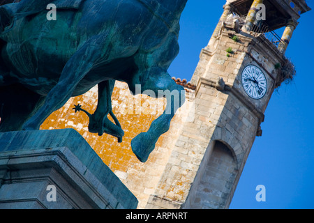 Trujillo, Estrémadure, Espagne. Détail de statue équestre de Francisco Pizarro dans la Plaza Mayor, tilted view. Banque D'Images