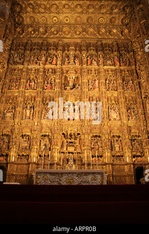 L'oeuvre en filigrane fine à l'autel principal de la Cathédrale de La Giralda de Séville Andalousie Espagne St Mary Banque D'Images