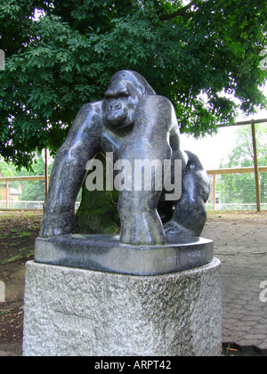 Statue de Guy le gorille Crystal Palace Park Bromley South London London Angleterre Grande-bretagne Royaume-Uni Europe Banque D'Images