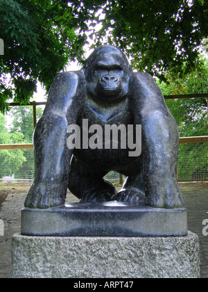 Statue de Guy le gorille Crystal Palace Park Bromley South London London Angleterre Grande-bretagne Royaume-Uni Europe Banque D'Images