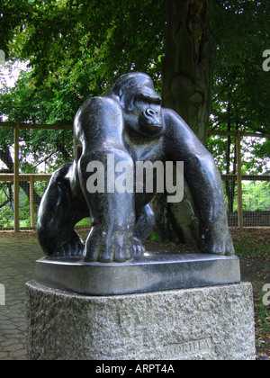 Statue de Guy le gorille Crystal Palace Park Bromley South London London Angleterre Grande-bretagne Royaume-Uni Europe Banque D'Images