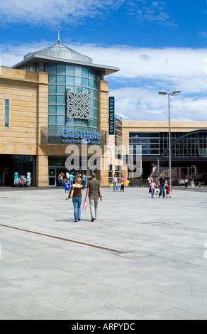 dh Eastgate Falcon Square INVERNESS INVERNESSSHIRE zone piétonne écossaise entrée du centre commercial plaza People scotland City centre Banque D'Images