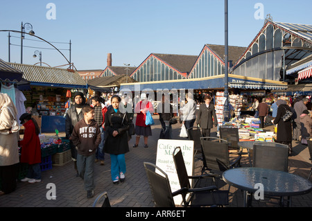 Le CENTRE-VILLE DE DEWSBURY WEST YORKSHIRE ANGLETERRE MARCHÉ CENTRE Banque D'Images