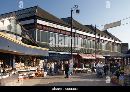 Le CENTRE-VILLE DE DEWSBURY WEST YORKSHIRE ANGLETERRE MARCHÉ CENTRE Banque D'Images