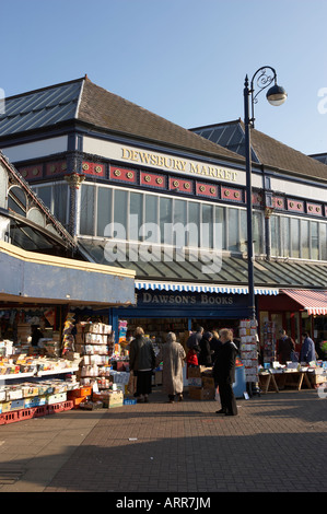 Le CENTRE-VILLE DE DEWSBURY WEST YORKSHIRE ANGLETERRE MARCHÉ CENTRE Banque D'Images