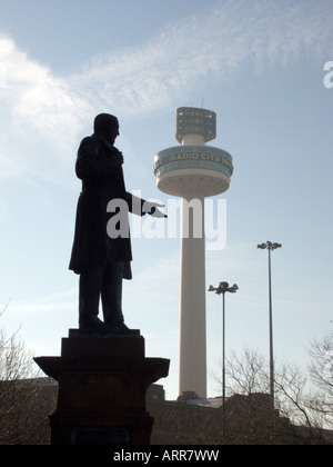 St George's Hall Statue et St John's Beacon, Liverpool Banque D'Images