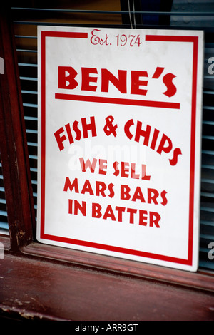 Mars bars in Batter Sign In Fish and Chip Shop Royal Mile Edinburgh Banque D'Images