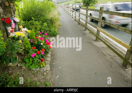 Un mémorial à côté de l'A591 près de windermere route de mémoire dans un jeune homme tué dans un accident de voiture. UK Banque D'Images