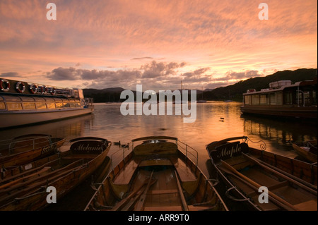 Coucher de soleil sur le lac Windermere à Waterhead, Ambleside, Lake district, UK Banque D'Images