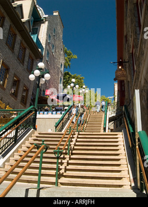 Escalier casse cou (casse-cou) escaliers menant en bas de la côte de la montagne à la rue du Petit Champlain à Québec Canada Banque D'Images