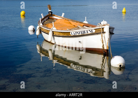 Bateau de pêche provençal traditionnel appelé pointu Photo Stock - Alamy