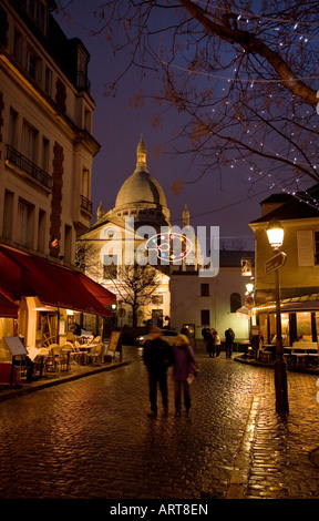 Nuit à la Place du Tertre et du Sacré Coeur Église de Montmartre - Paris France Banque D'Images