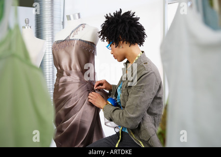 Robe sur mesure l'épinglage Banque D'Images