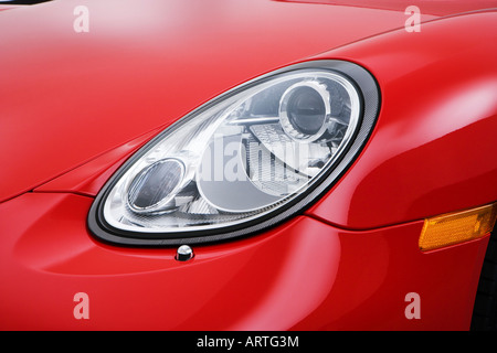 2008 Porsche Cayman S en rouge - Phare Banque D'Images