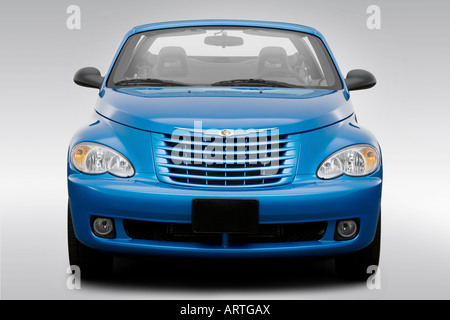 2008 Chrysler PT Cruiser en bleu - Bas/large front Banque D'Images