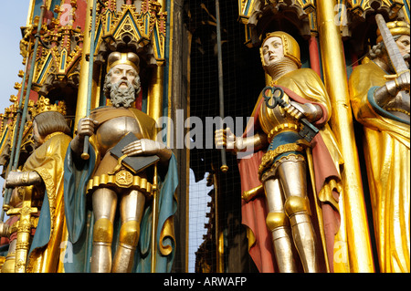 Gros plan du quartier gothique des statues de la fontaine ( Schroner Bruner la belle fontaine ), Nuremberg, Allemagne Banque D'Images