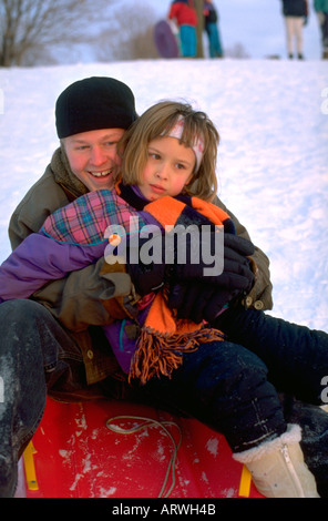 Cousins qui viennent pour un atterrissage tout en traîneau à chiens à l'âge de 23 ans et 6. Town and Country golf St Paul Minnesota USA Banque D'Images