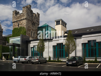 L'extérieur de l'hôtel Clontarf Castle Dublin Ireland Banque D'Images