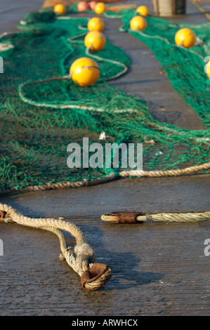 Filet de pêche assis sur le quai Banque D'Images