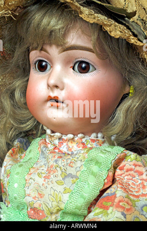 Maude est une poupée tête porcelaine Vintage Banque D'Images